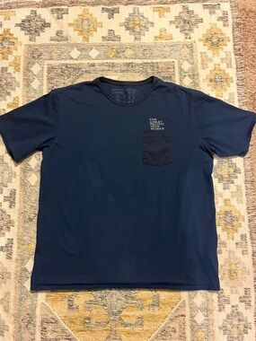Men’s Patagonia Tee Size XL Navy Blue